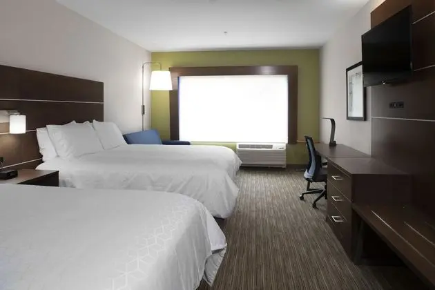 Standard Oda, 2 Büyük (Queen) Boy Yatak, Engellilere Uygun, Sigara İçilmez (Communications)