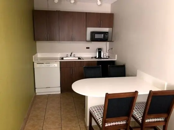 Standard Oda, 1 En Büyük (King) Boy Yatak ve Çekyat (Wet Bar)