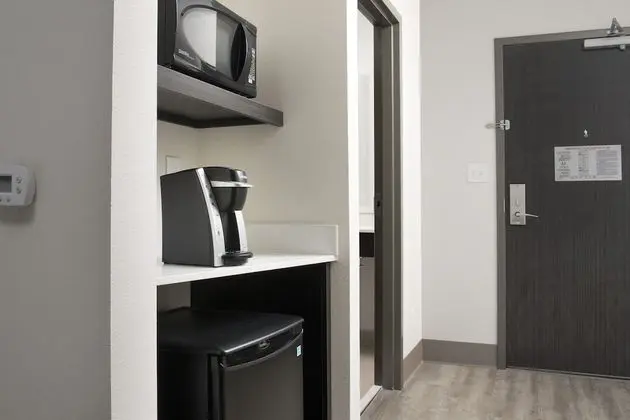 Standard Oda, 1 En Büyük (King) Boy Yatak, Engellilere Uygun (Comm, Mobility)