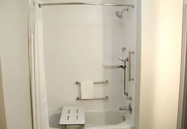 Standard Oda, 1 En Büyük (King) Boy Yatak, Engellilere Uygun (Mobility, Accessible Bathtub)
