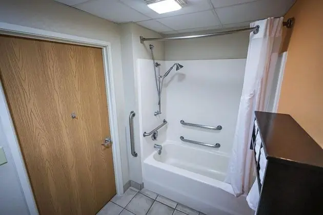 Engellilere uygun banyo