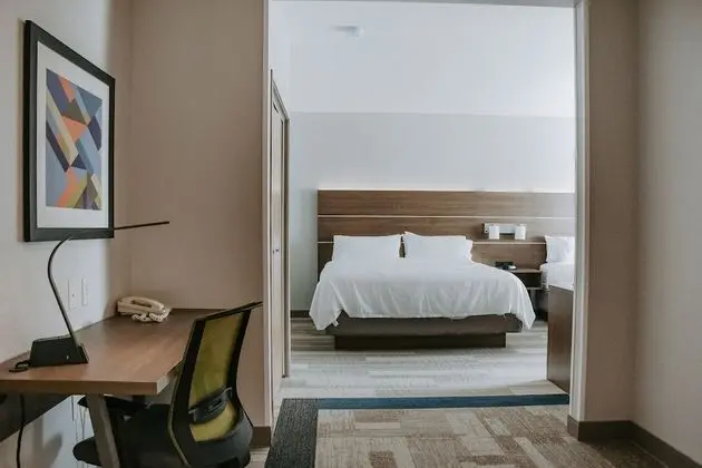 Standard Oda, 1 En Büyük (King) Boy Yatak, Engellilere Uygun (Roll-In Shower)