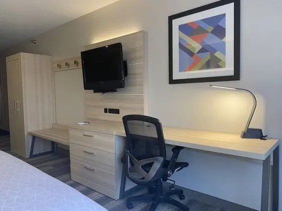 Standard Oda, 2 Büyük (Queen) Boy Yatak, Engellilere Uygun (Comm, Roll Shower)