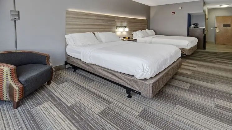 Standard Oda, 2 Büyük (Queen) Boy Yatak, Engellilere Uygun (Comm, Tub)