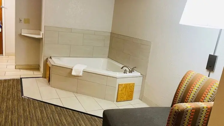 Süit, 1 En Büyük (King) Boy Yatak, Sıcak Su Küveti (Whirlpool)