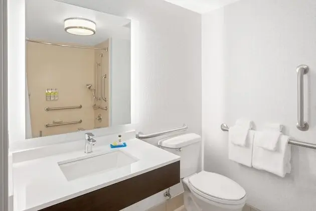 Standard Oda, 1 En Büyük (King) Boy Yatak, Engellilere Uygun (Mobility Tub)