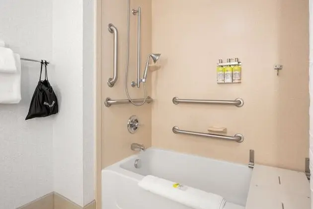 Standard Oda, 1 En Büyük (King) Boy Yatak, Engellilere Uygun (Mobility Tub)