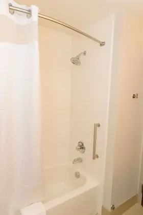Standard Oda, 2 Büyük (Queen) Boy Yatak, Engellilere Uygun (Mobility, Transfer Shower)