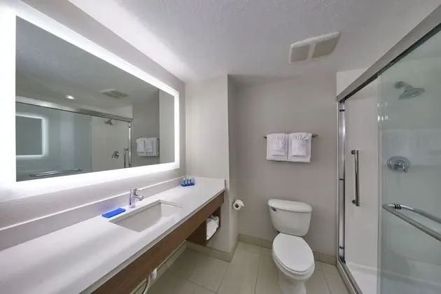 Süit, 2 Büyük (Queen) Boy Yatak, Engellilere Uygun (Accessible Tub)