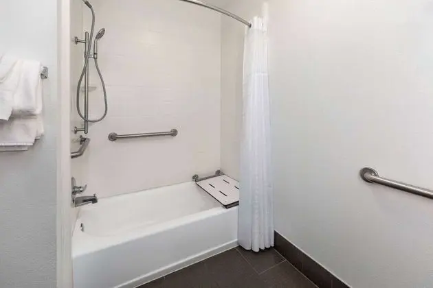 Engellilere uygun banyo