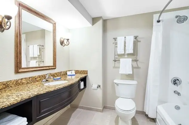 Standard Oda, 2 Büyük (Queen) Boy Yatak, Engellilere Uygun (Comm/Mobility, Accessible Tub)