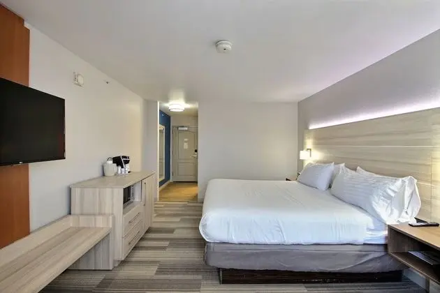 Standard Oda, 1 En Büyük (King) Boy Yatak, Engellilere Uygun (Mobility, Accessible Tub)
