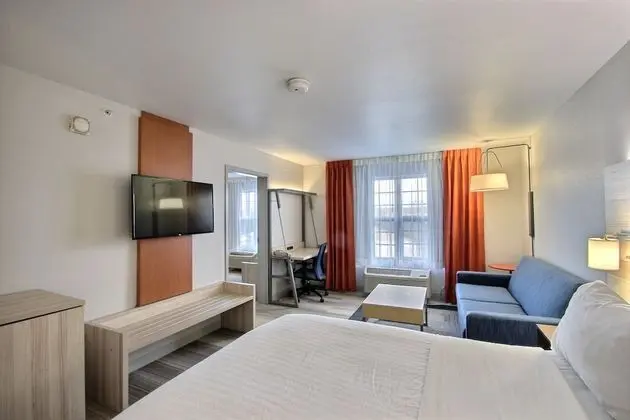 Süit, 1 En Büyük (King) Boy Yatak ve Çekyat (Additional Living Area)