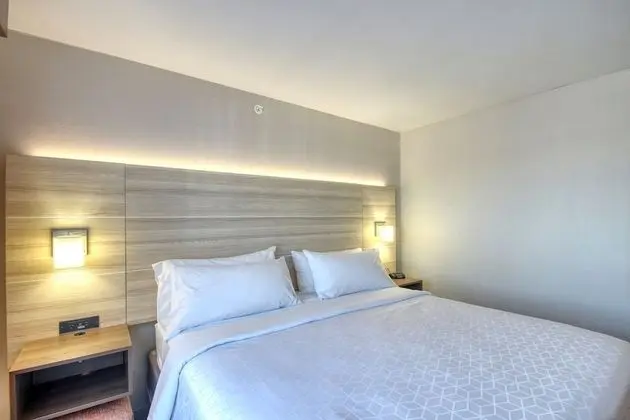 Süit, 1 En Büyük (King) Boy Yatak ve Çekyat (Additional Living Area)