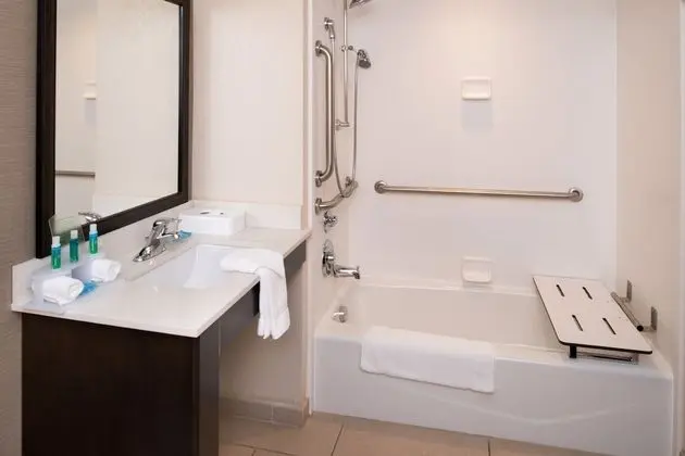 Standard Oda, 1 En Büyük (King) Boy Yatak, Engellilere Uygun (Mobility Tub)