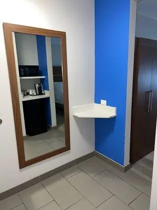 Standard Oda, 1 En Büyük (King) Boy Yatak, Engellilere Uygun (Comm)