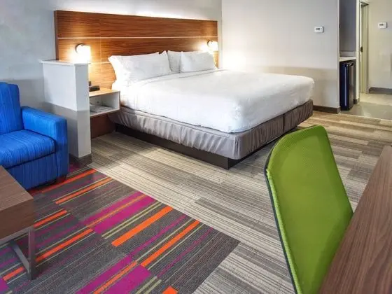 Süit, 1 En Büyük (King) Boy Yatak ve Çekyat (Addl Living Area)