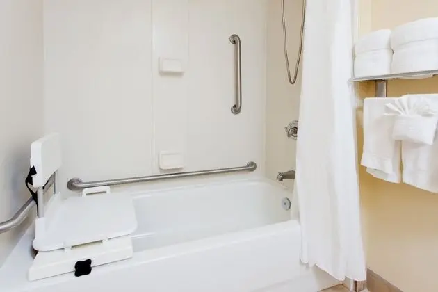 Standard Oda, 1 En Büyük (King) Boy Yatak, Engellilere Uygun (Communications, Accessible Tub)