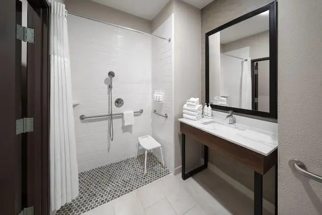 Engellilere uygun banyo