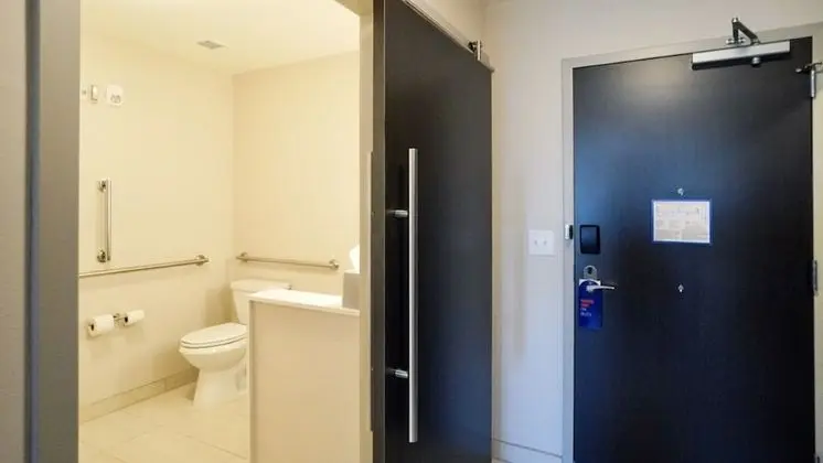 Süit, 1 En Büyük (King) Boy Yatak, Engellilere Uygun (Mobility, Accessible Tub)