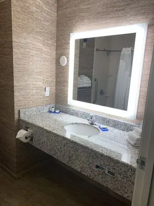 Süit, 1 En Büyük (King) Boy Yatak, Engellilere Uygun (Comm, Tub)