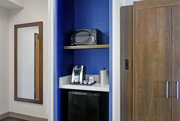 Standard Oda, 2 Büyük (Queen) Boy Yatak, Engellilere Uygun (Mobility Tub)