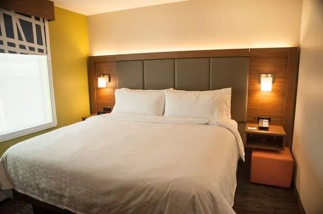 Süit, 1 En Büyük (King) Boy Yatak ve Çekyat (Extra Floor Space)