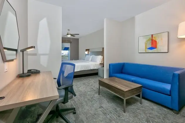Süit, 1 En Büyük (King) Boy Yatak (Addl Living Dining Area)