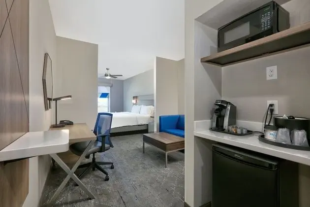 Süit, 1 En Büyük (King) Boy Yatak (Addl Living Dining Area)
