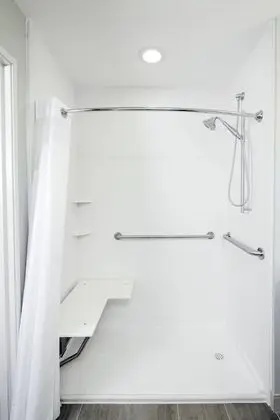 Standard Oda, 1 En Büyük (King) Boy Yatak, Engellilere Uygun (Comm, Roll Shower)