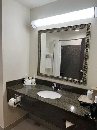Süit, 1 En Büyük (King) Boy Yatak, Engellilere Uygun (Mobility Tub)