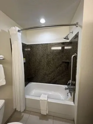 Süit, 1 En Büyük (King) Boy Yatak, Engellilere Uygun (Mobility Tub)