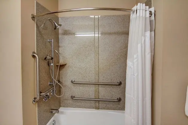 Süit, 2 Büyük (Queen) Boy Yatak, Engellilere Uygun (Communication, Accessible Tub)