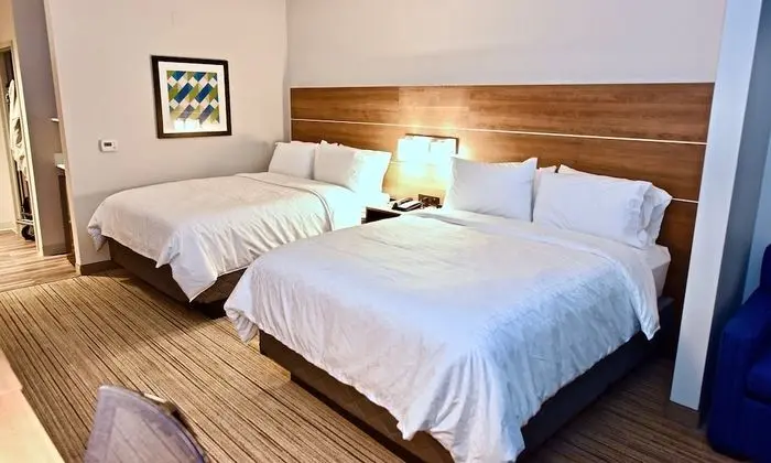 Standard Oda, 2 Büyük (Queen) Boy Yatak, Engellilere Uygun (2 Bed, Hearing)