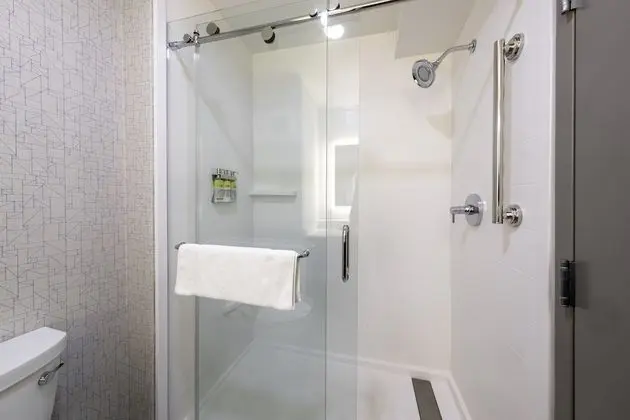 Standard Oda, 1 En Büyük (King) Boy Yatak, Engellilere Uygun (Mobil, Tub)