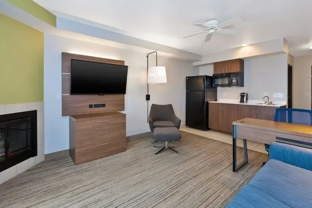 Tek Büyük veya İki Ayrı Yataklı Oda, 1 En Büyük (King) Boy Yatak (Additional Living and Dining Area)