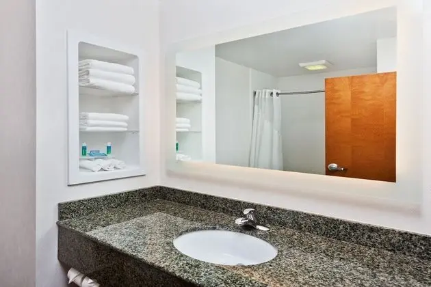 Süit, 1 En Büyük (King) Boy Yatak ve Çekyat (Additional Living Area)