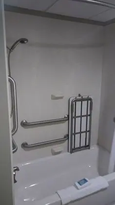 Standard Oda, 2 Büyük (Queen) Boy Yatak, Engellilere Uygun (Mobility Tub)
