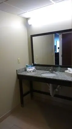 Standard Oda, 2 Büyük (Queen) Boy Yatak, Engellilere Uygun (Mobility Tub)