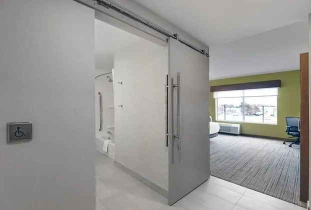 Standard Oda, 1 En Büyük (King) Boy Yatak, Engellilere Uygun (Accessible Tub)