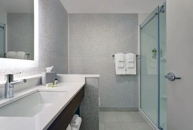 Standard Oda, 1 En Büyük (King) Boy Yatak, Engellilere Uygun (Accessible Tub)