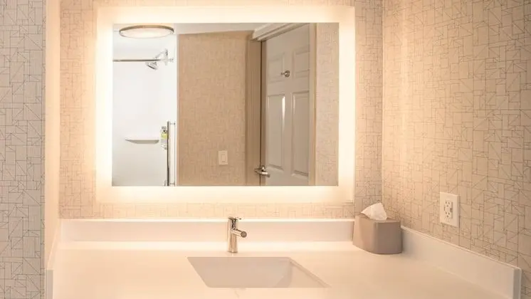 Standard Oda, 1 En Büyük (King) Boy Yatak (Comm, Mobil Roll Shwr)