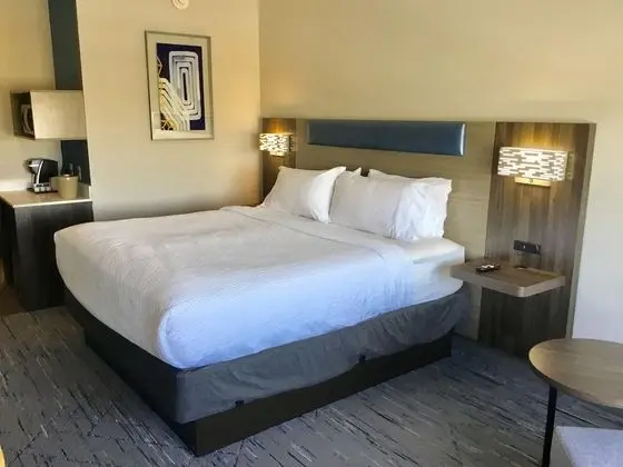 Standard Oda, 1 En Büyük (King) Boy Yatak, Engellilere Uygun (Mobility Tub)