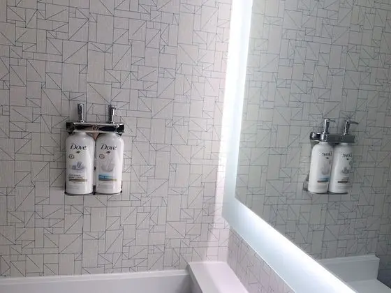 Oda, 1 En Büyük (King) Boy Yatak, Engellilere Uygun (Roll-In Shower)