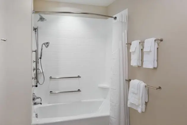 Standard Oda, 2 Büyük (Queen) Boy Yatak, Engellilere Uygun (Mobil, Tub)