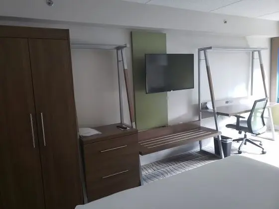 Standard Oda, 2 Büyük (Queen) Boy Yatak, Engellilere Uygun (Communication, Accessible Tub)