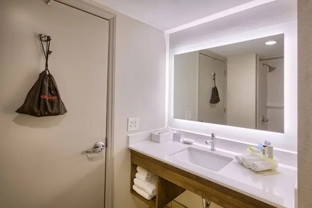 Standard Oda, 1 En Büyük (King) Boy Yatak, Engellilere Uygun (Tub)