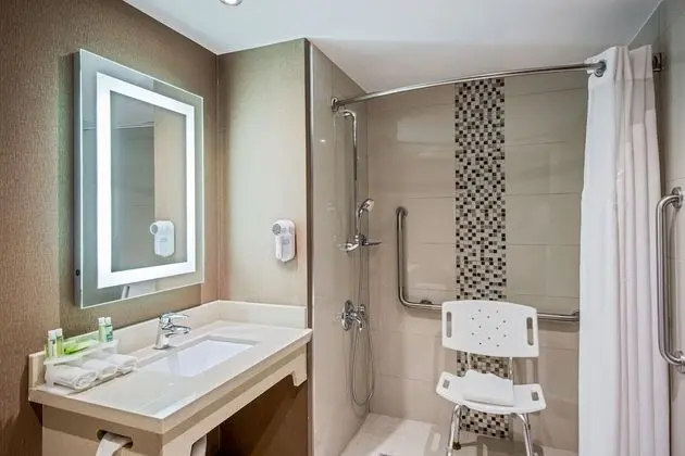 Standard Oda, 2 Büyük (Queen) Boy Yatak, Engellilere Uygun (Mobility, Accessible Tub)