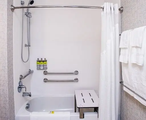 Standard Oda, 1 En Büyük (King) Boy Yatak, Engellilere Uygun (Mobil, Tub)
