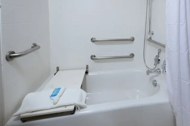 Standard Oda, 1 En Büyük (King) Boy Yatak, Engellilere Uygun (Communications, Tub)